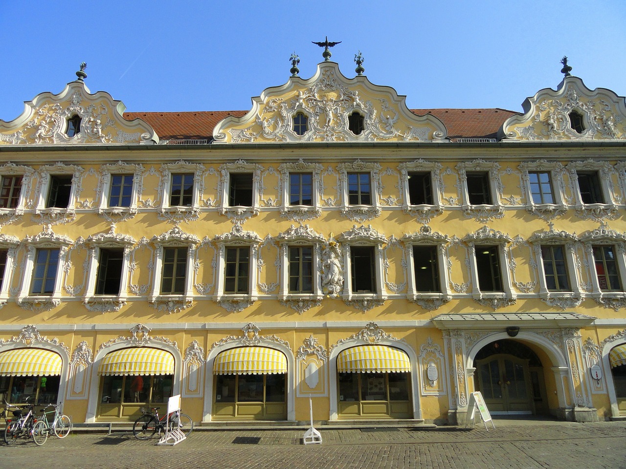 Fassade Falkenhaus Würzburg